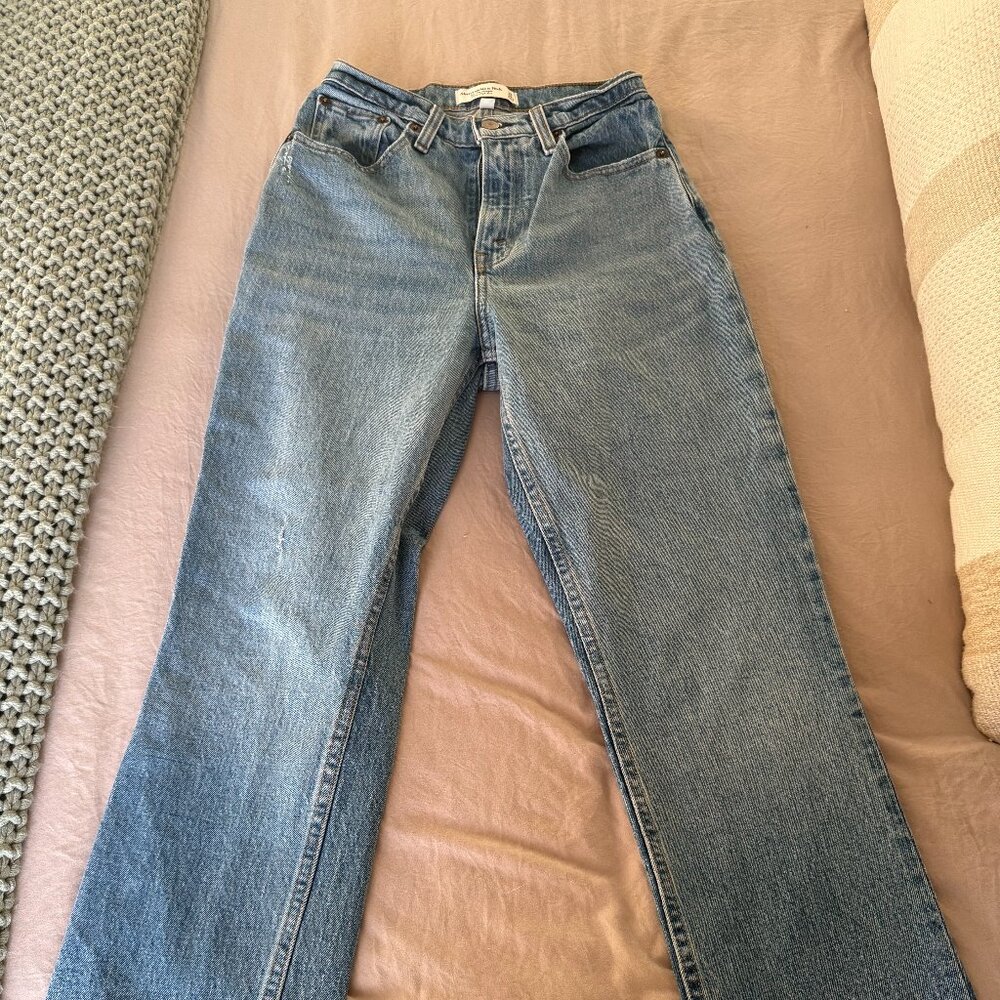 Abercrombie and Fitch 90s Straight Ultra High Rise Curve love Jeans